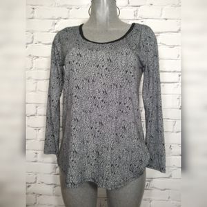 Lularoe black & gray print  asymmetrical tee SZ M